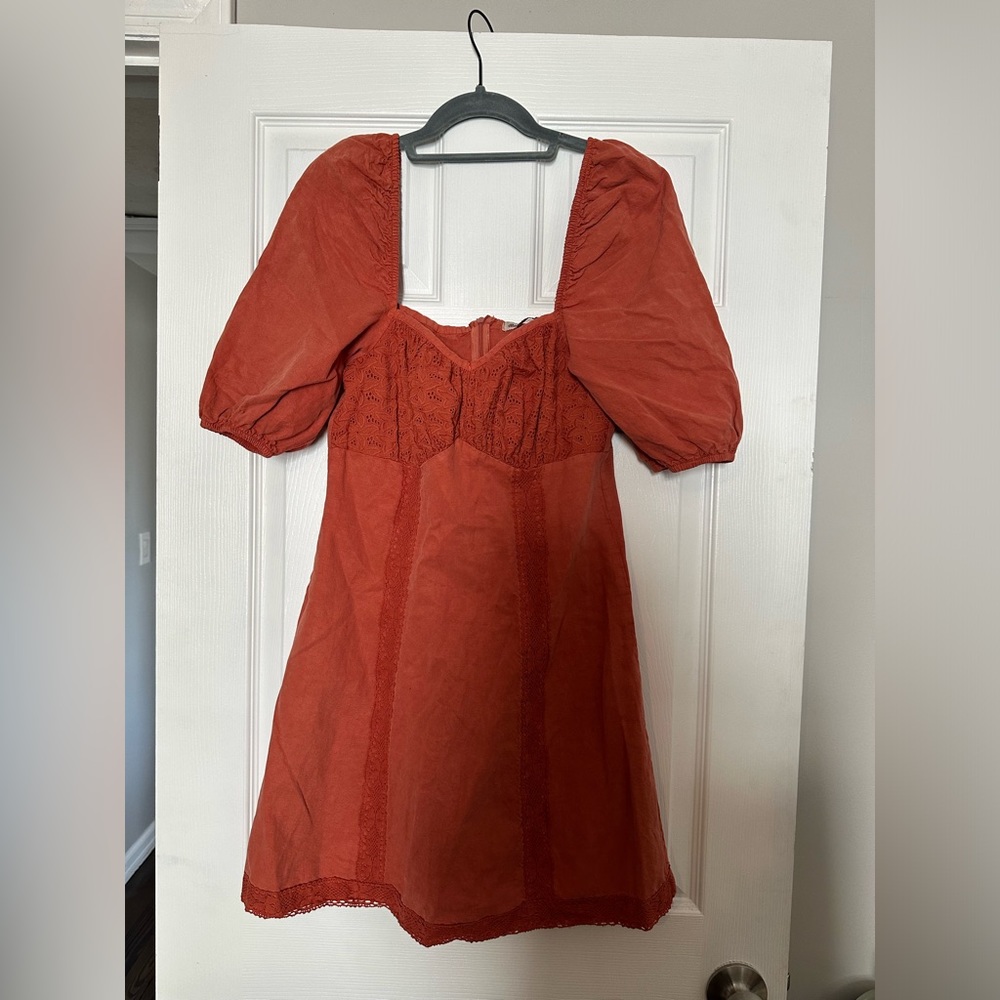 Pretty pink puff sleeve flowy dress
